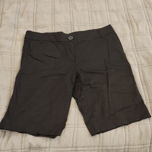 Chic Black Women's Bermuda Shorts Size 10!